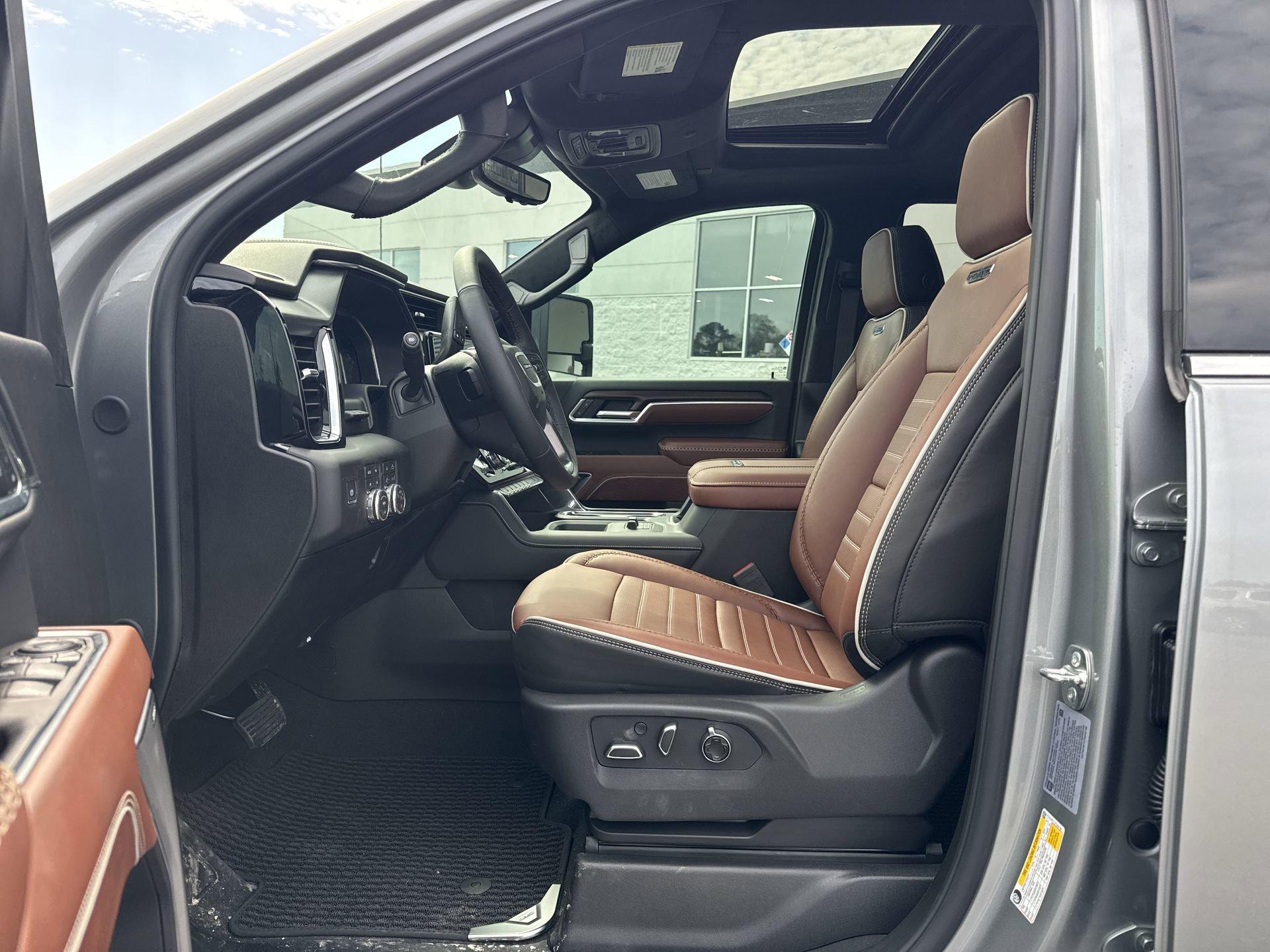 GMC Sierra 2500 Hd Denali Ultimate Four Wheel Drive Crew Cab - Thumbnail 15