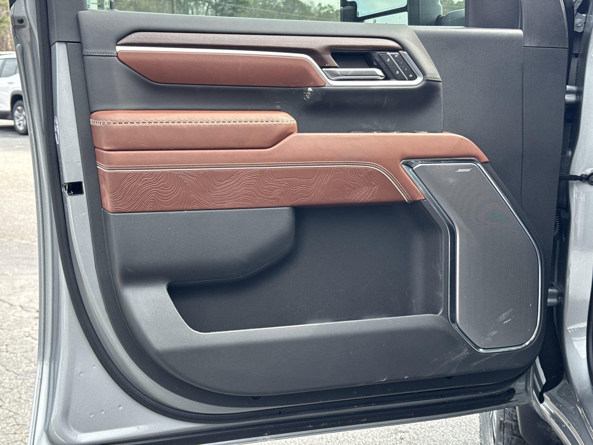 GMC Sierra 2500 Hd Denali Ultimate Four Wheel Drive Crew Cab - Thumbnail 13