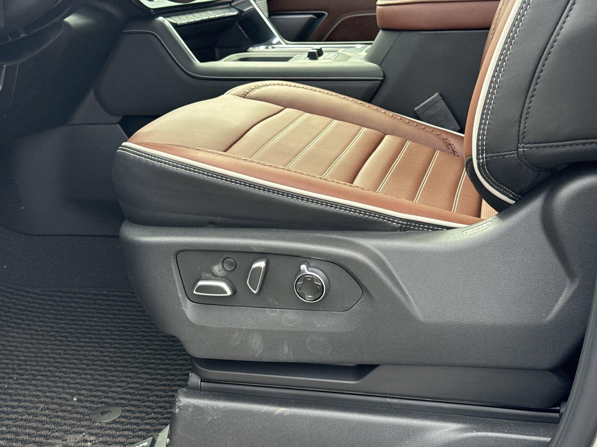 GMC Sierra 2500 Hd Denali Ultimate Four Wheel Drive Crew Cab - Thumbnail 16