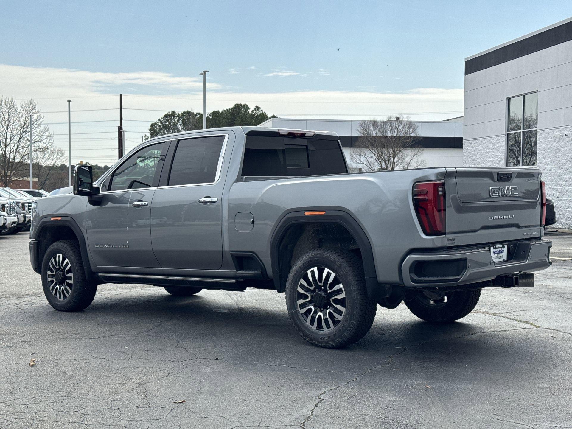 GMC Sierra 2500 Hd Denali Ultimate Four Wheel Drive Crew Cab - Thumbnail 7