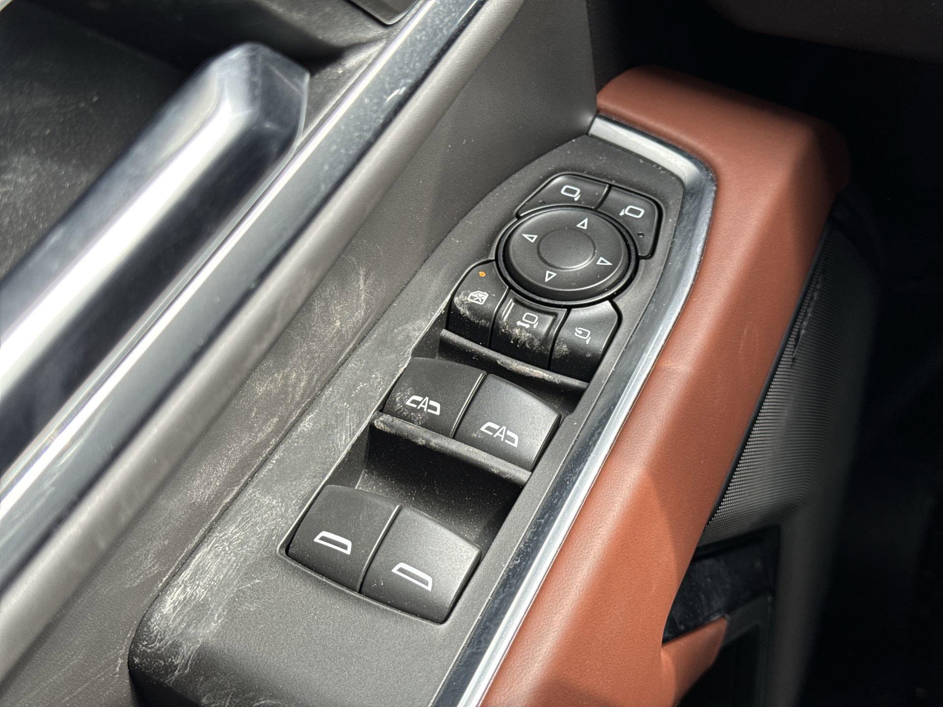 GMC Sierra 2500 Hd Denali Ultimate Four Wheel Drive Crew Cab - Thumbnail 14