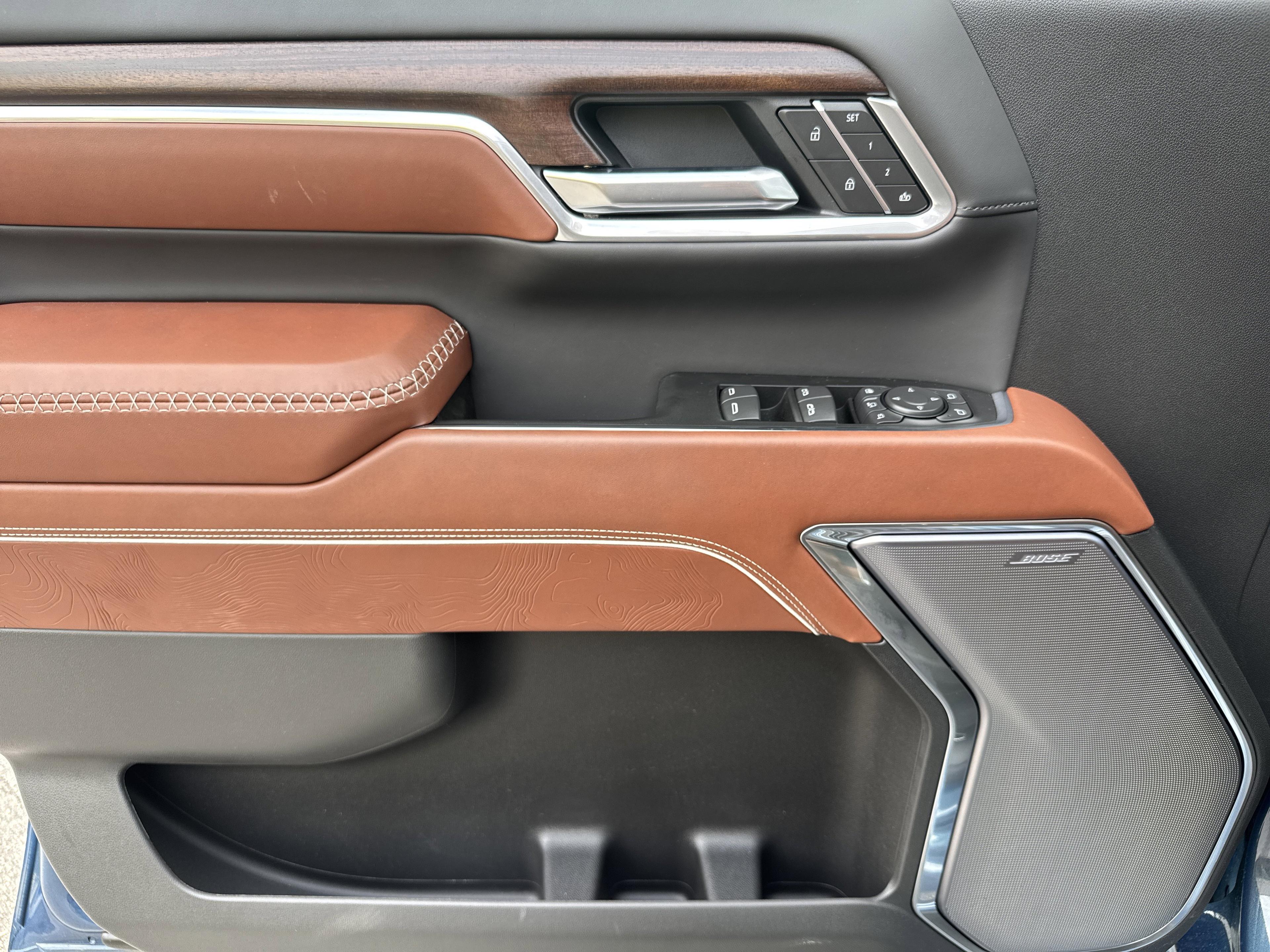 GMC Sierra 2500 Hd Denali Ultimate Four Wheel Drive Crew Cab - Thumbnail 13