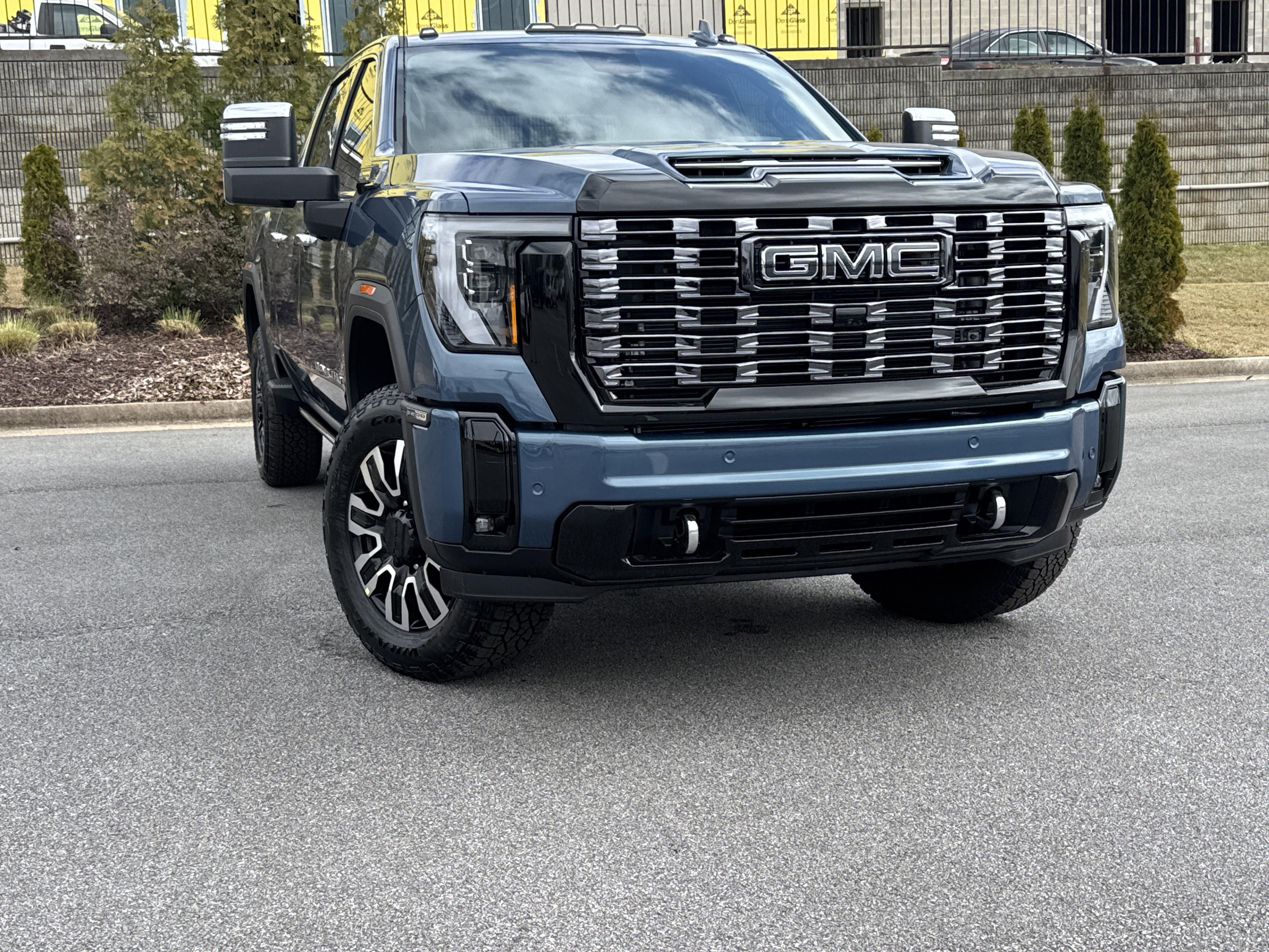 GMC Sierra 2500 Hd Denali Ultimate Four Wheel Drive Crew Cab - View 1