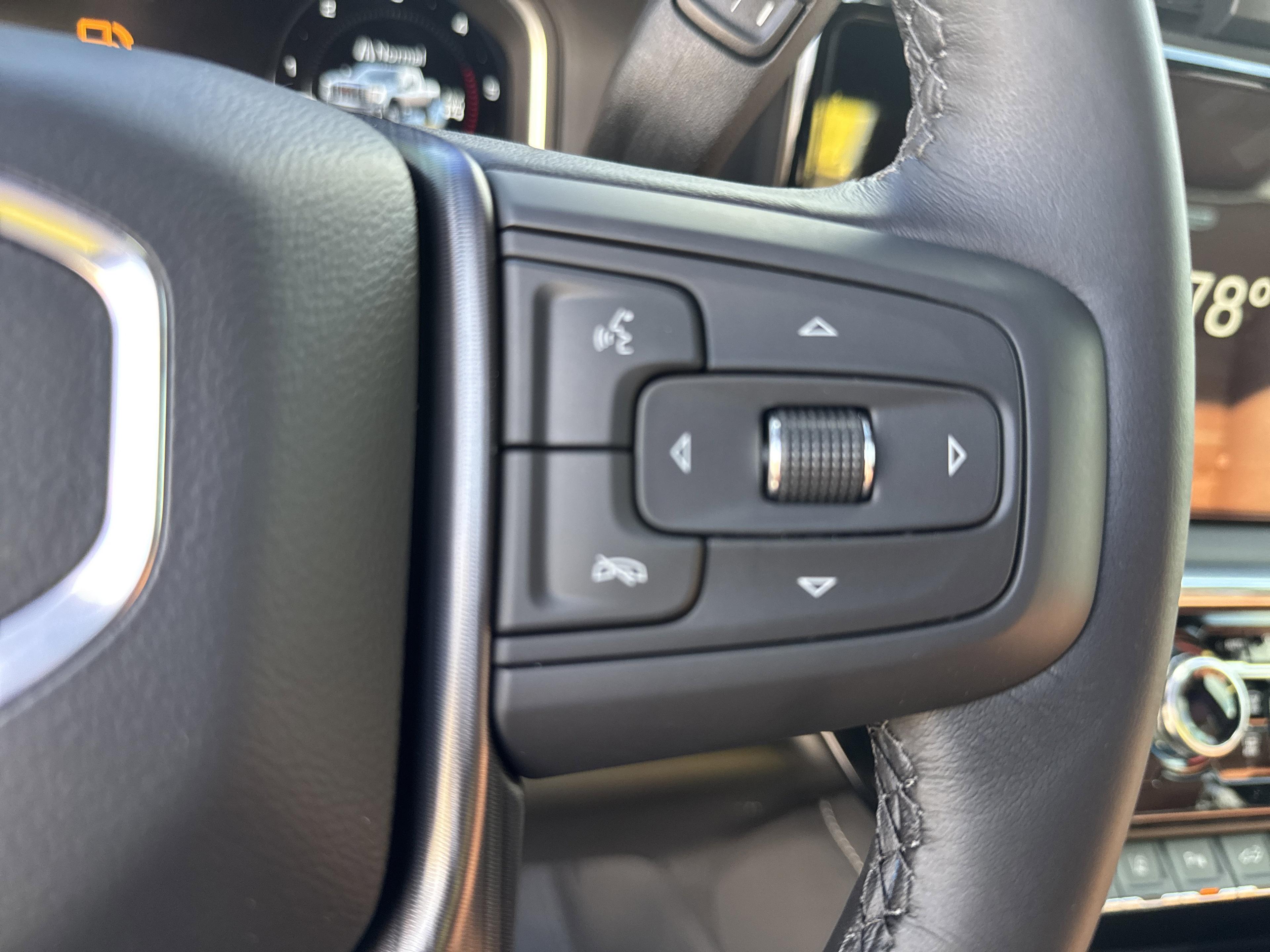 GMC Sierra 2500 Hd Denali Ultimate Four Wheel Drive Crew Cab - Thumbnail 19