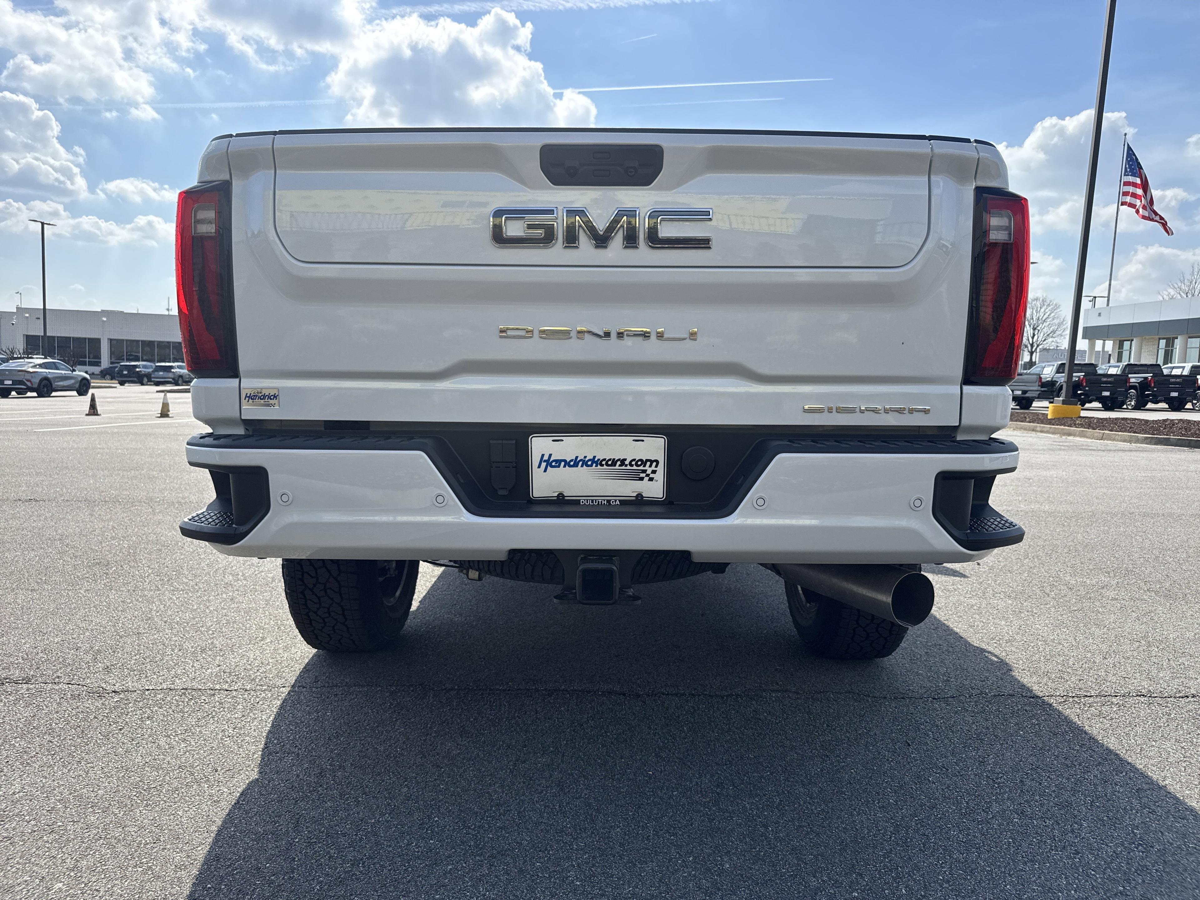 GMC Sierra 2500 Hd Denali Ultimate Four Wheel Drive Crew Cab - Thumbnail 8