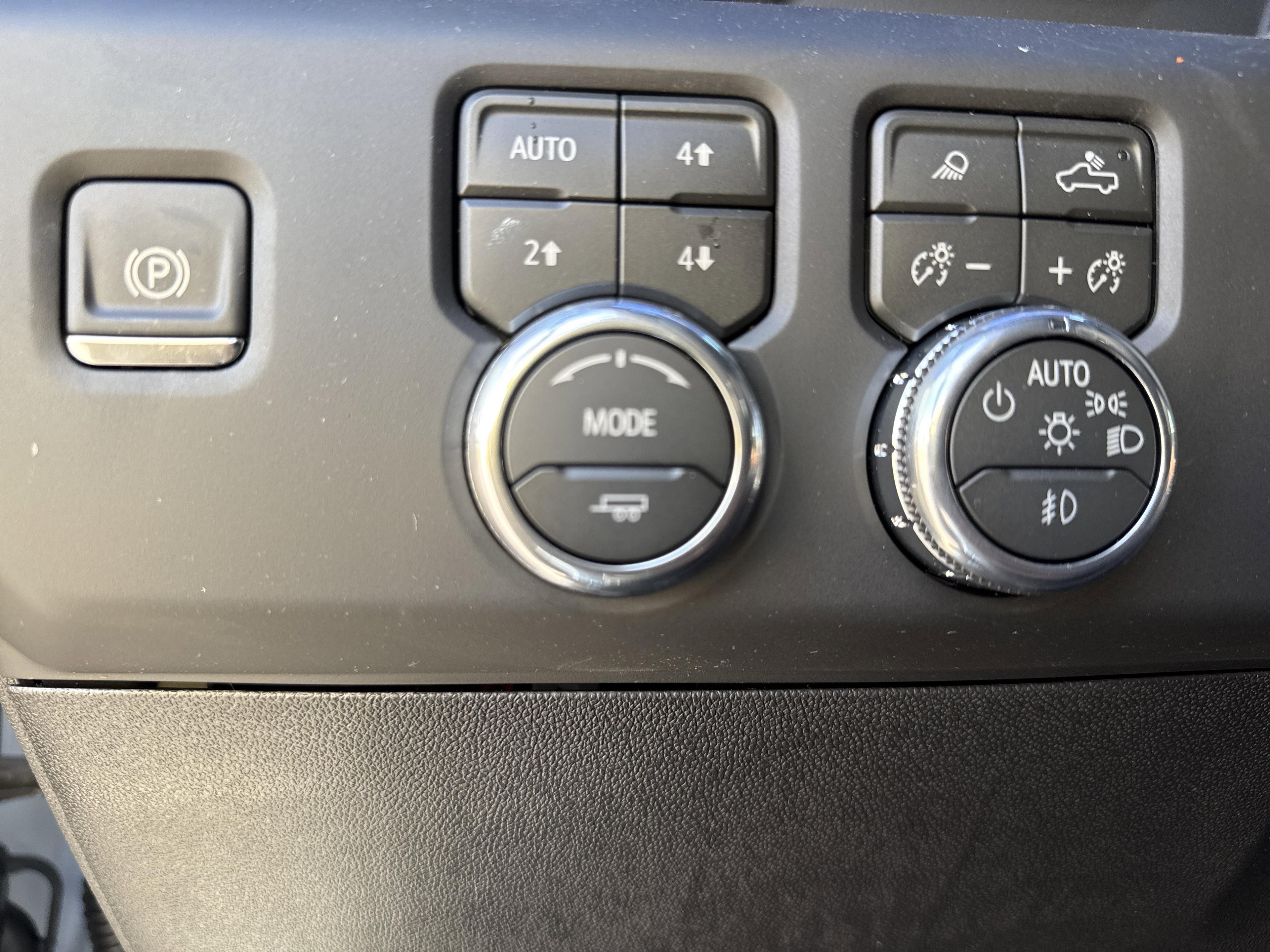 GMC Sierra 2500 Hd Denali Ultimate Four Wheel Drive Crew Cab - Thumbnail 17