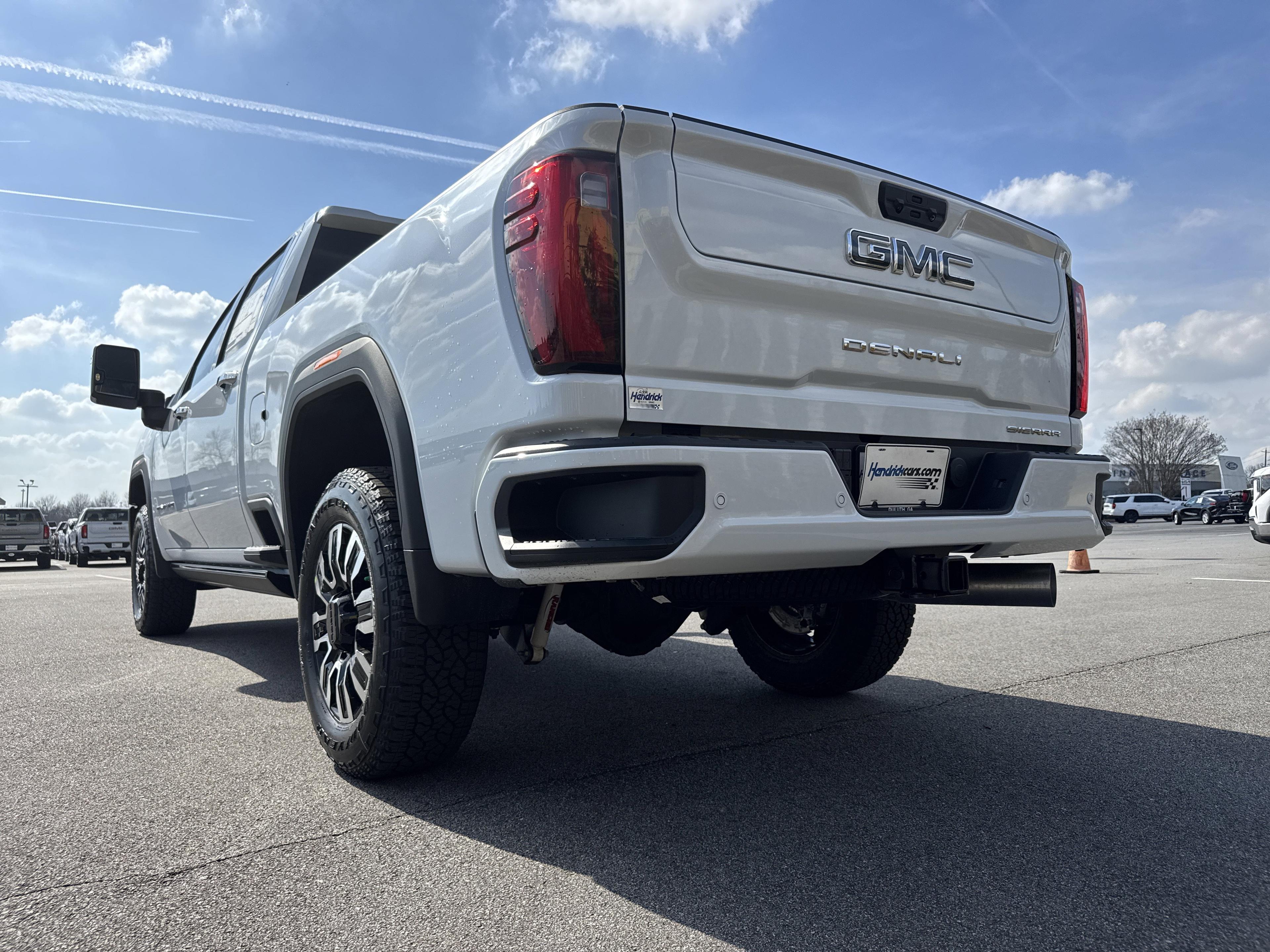 GMC Sierra 2500 Hd Denali Ultimate Four Wheel Drive Crew Cab - Thumbnail 7