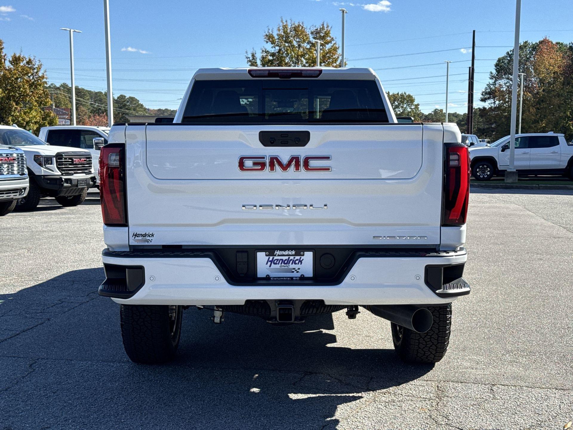 GMC Sierra 2500 Hd Denali Four Wheel Drive Crew Cab - Thumbnail 8