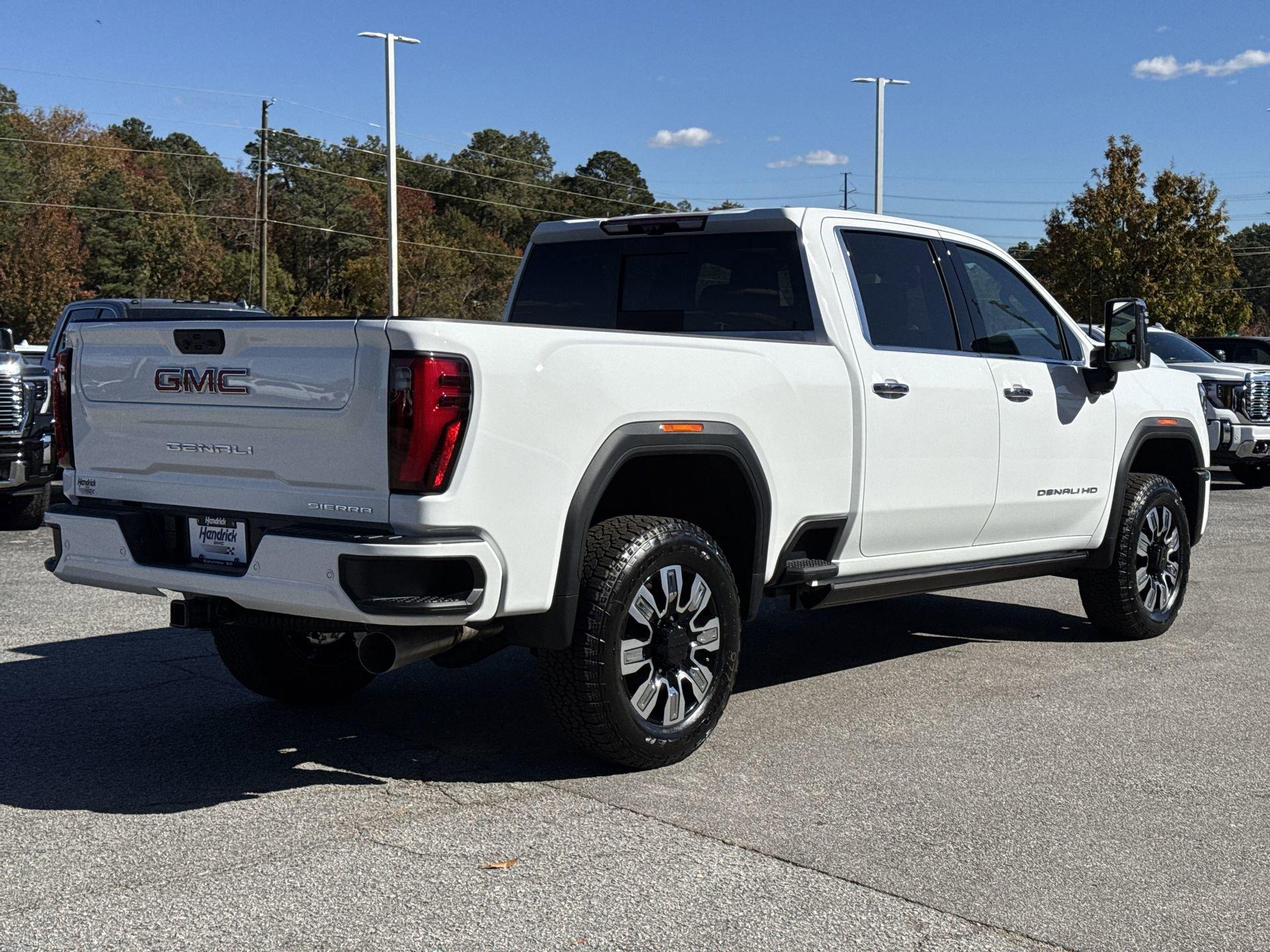 GMC Sierra 2500 Hd Denali Four Wheel Drive Crew Cab - Thumbnail 9