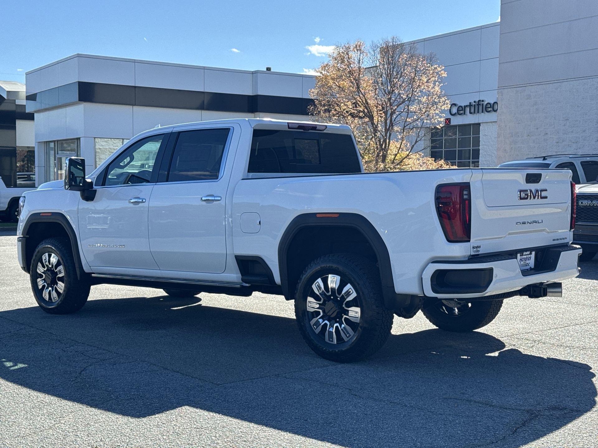 GMC Sierra 2500 Hd Denali Four Wheel Drive Crew Cab - Thumbnail 7