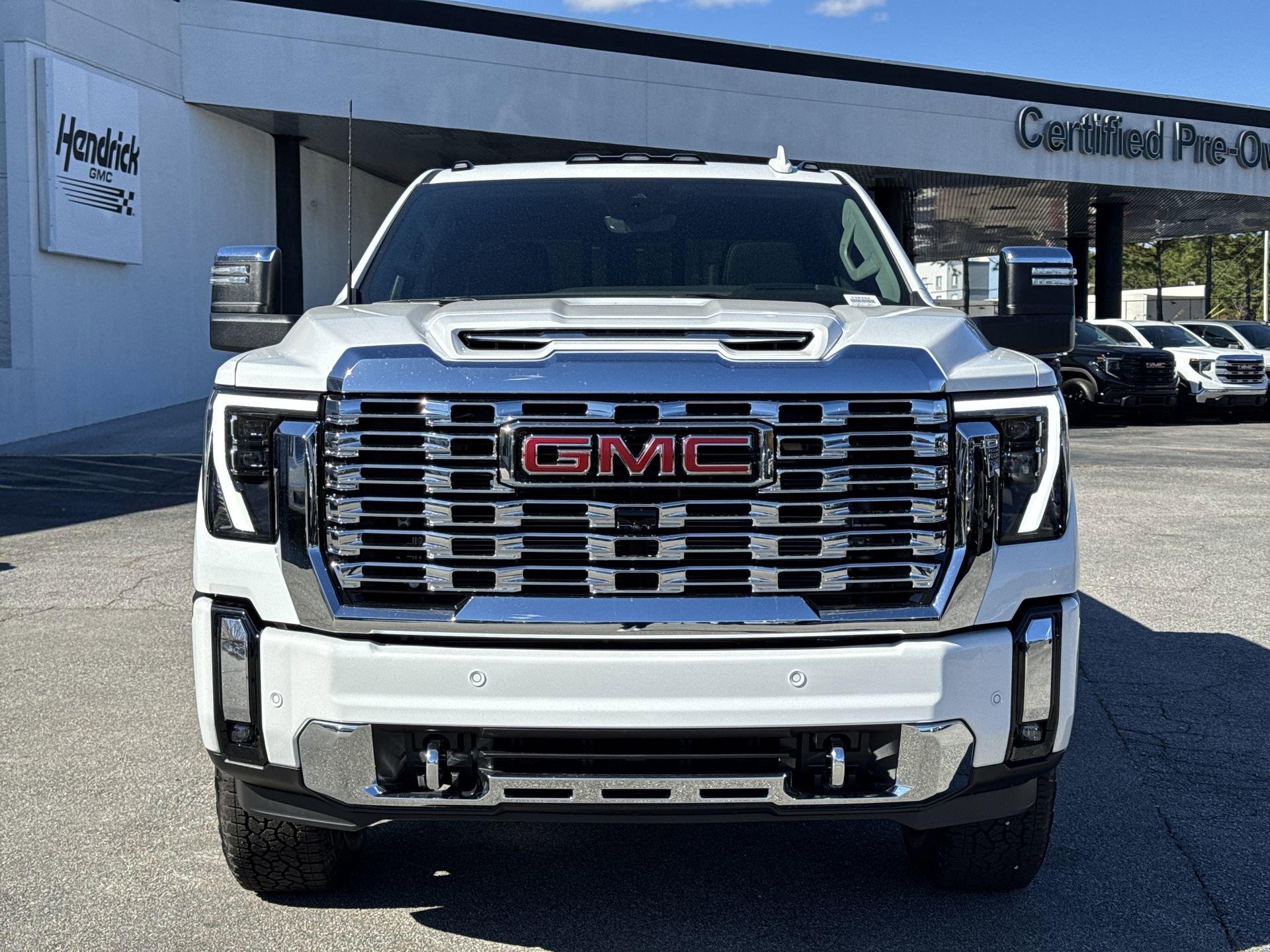 GMC Sierra 2500 Hd Denali Four Wheel Drive Crew Cab - Thumbnail 3