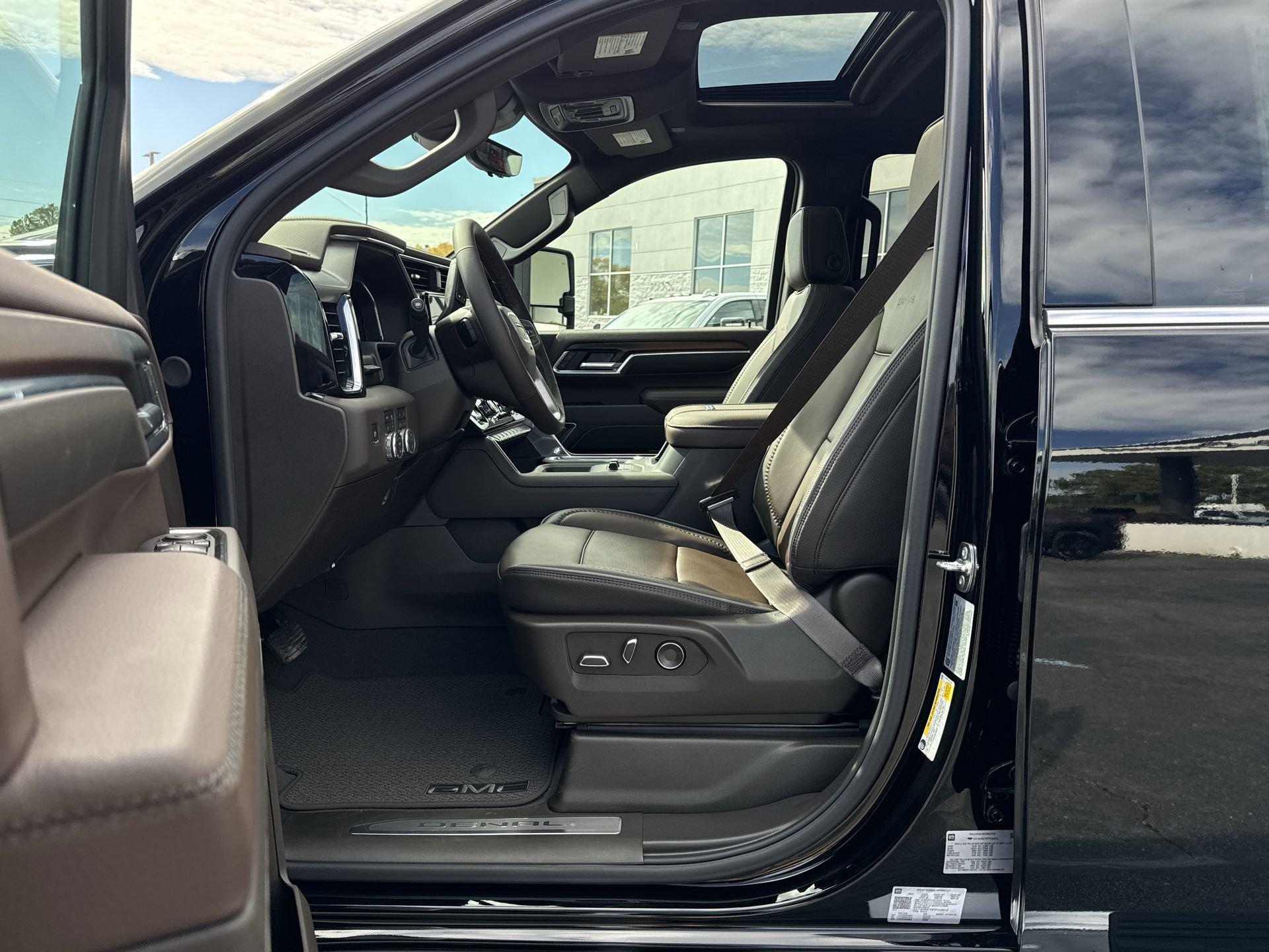 GMC Sierra 2500 Hd Denali Four Wheel Drive Crew Cab - Thumbnail 15