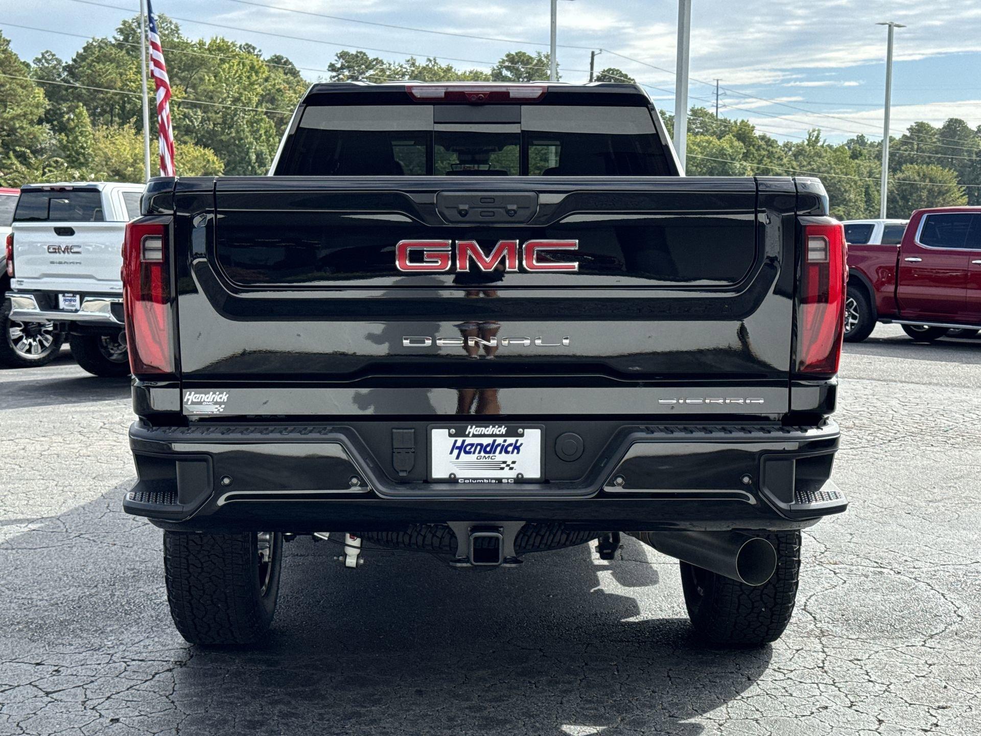 GMC Sierra 2500 Hd Denali Four Wheel Drive Crew Cab - Thumbnail 8