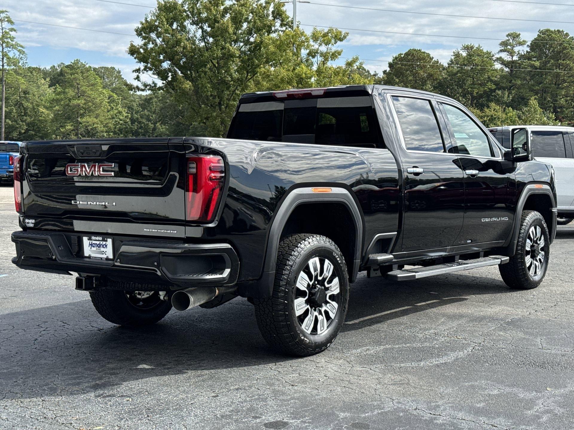 GMC Sierra 2500 Hd Denali Four Wheel Drive Crew Cab - Thumbnail 9