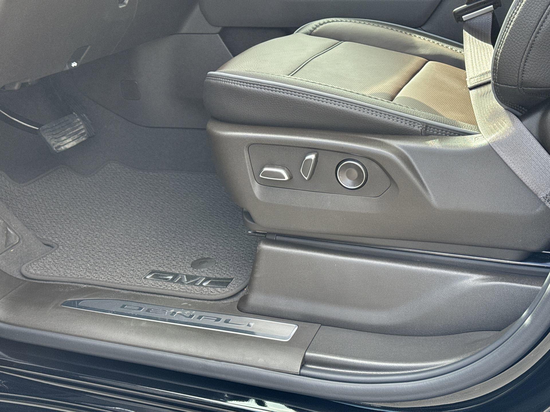 GMC Sierra 2500 Hd Denali Four Wheel Drive Crew Cab - Thumbnail 16