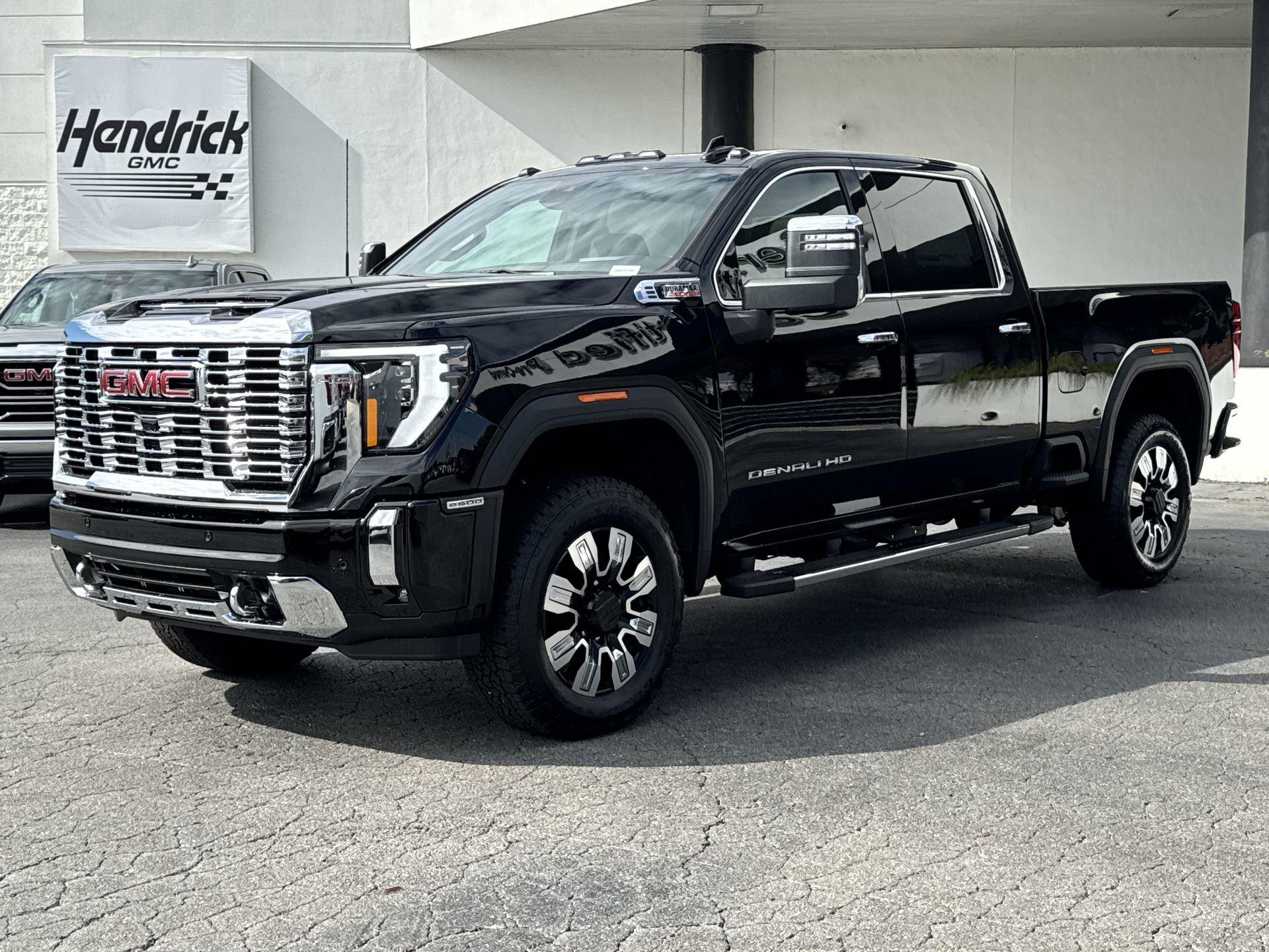 GMC Sierra 2500 Hd Denali Four Wheel Drive Crew Cab - Thumbnail 4