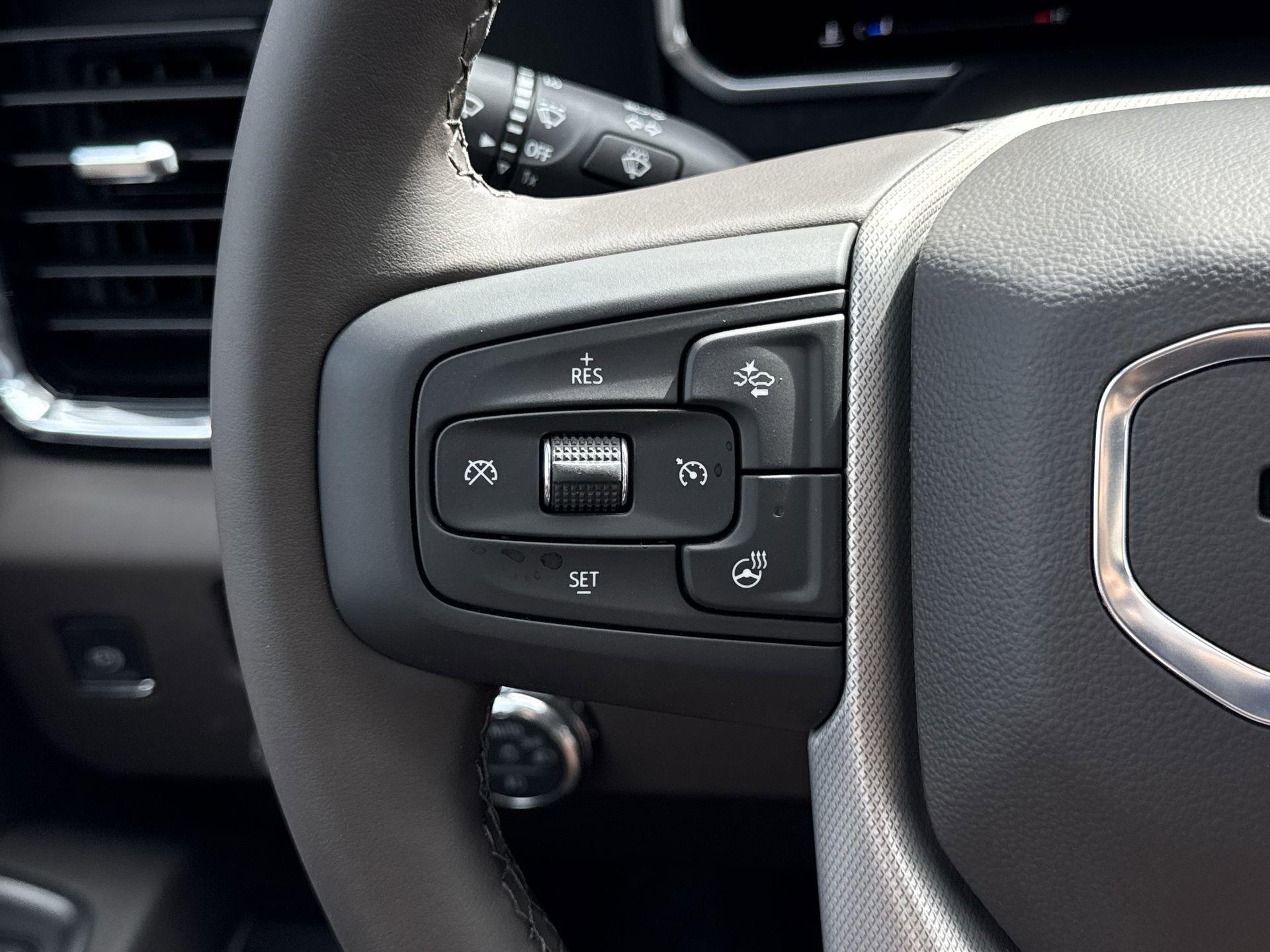 GMC Sierra 2500 Hd Denali Four Wheel Drive Crew Cab - Thumbnail 18