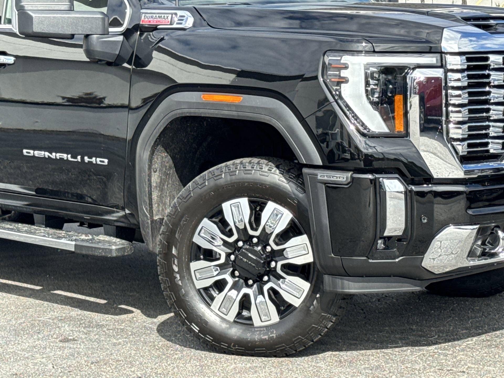 GMC Sierra 2500 Hd Denali Four Wheel Drive Crew Cab - Thumbnail 12