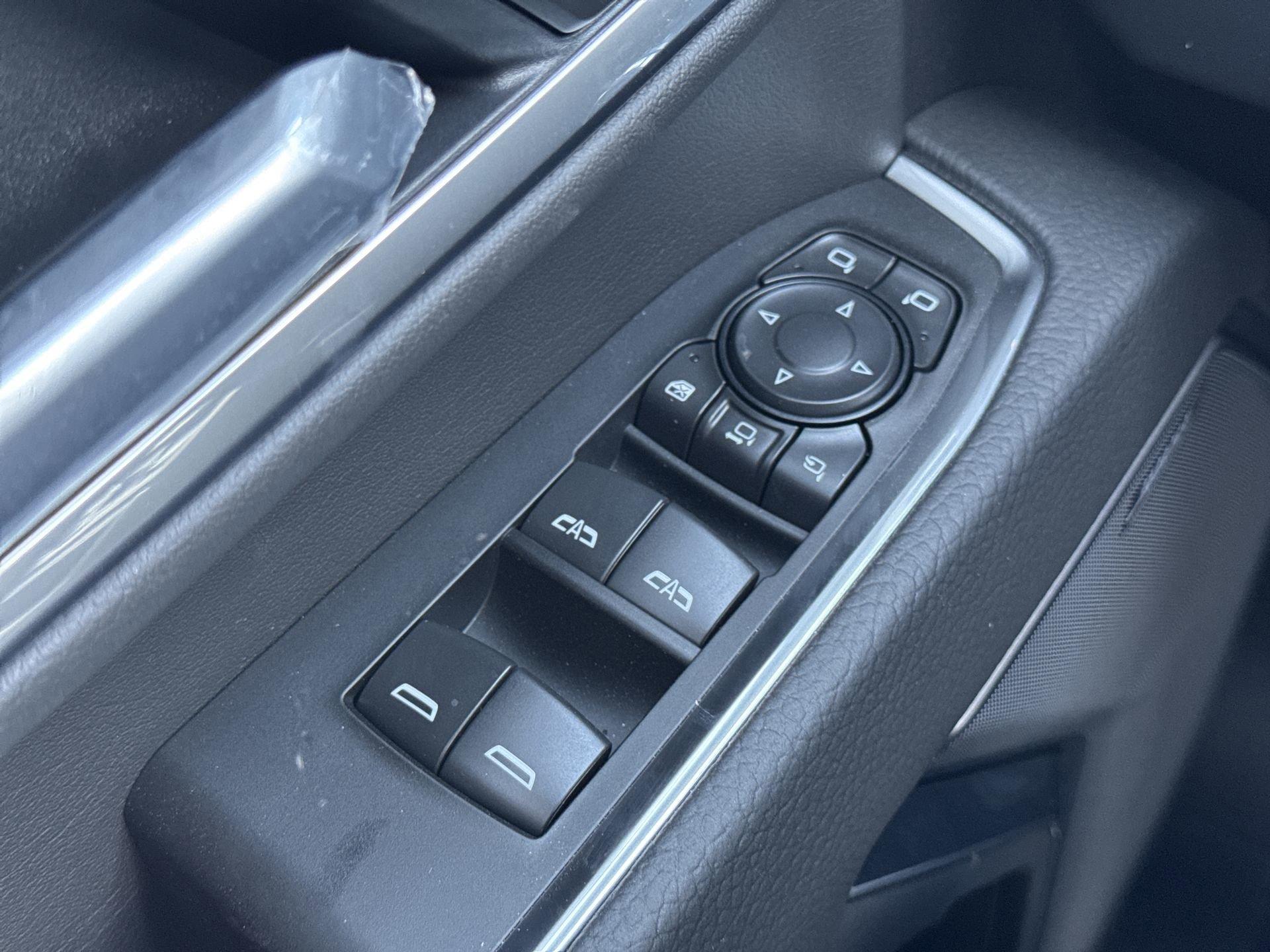 GMC Sierra 2500 Hd Denali Four Wheel Drive Crew Cab - Thumbnail 13