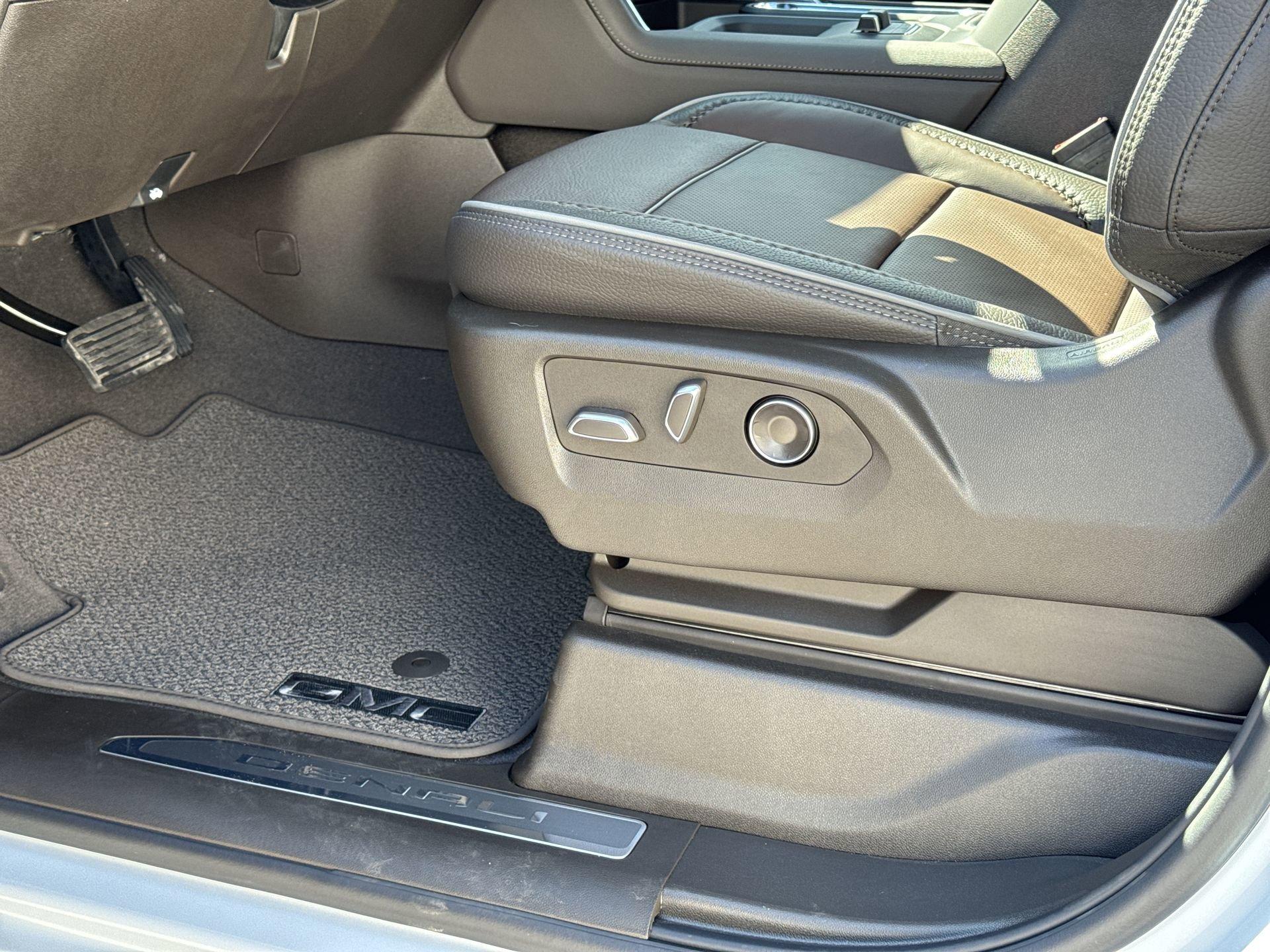 GMC Sierra 2500 Hd Denali Four Wheel Drive Crew Cab - Thumbnail 16