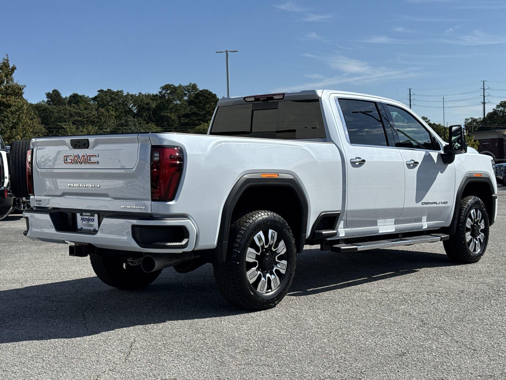 GMC Sierra 2500 Hd Denali Four Wheel Drive Crew Cab - Thumbnail 9