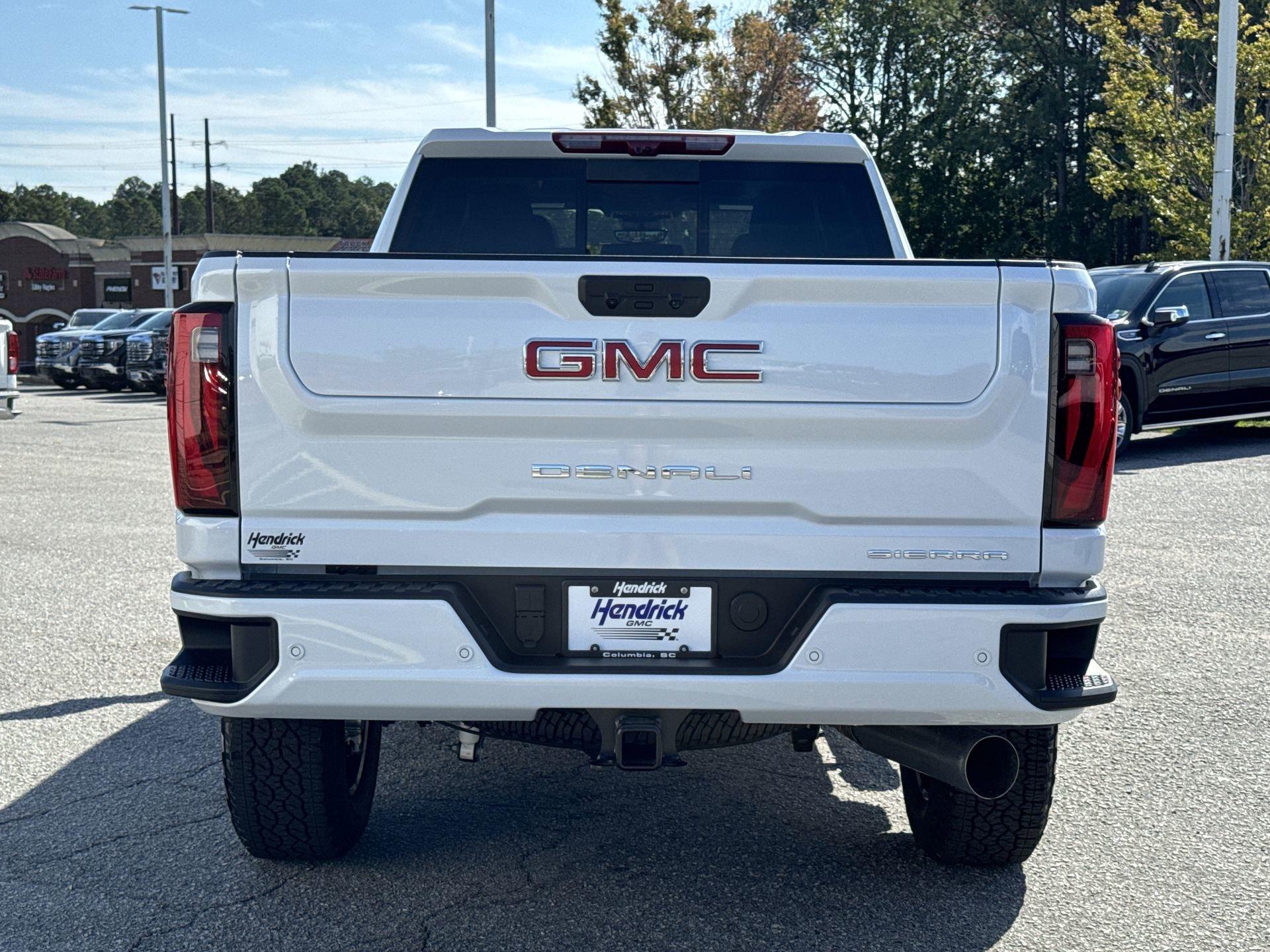 GMC Sierra 2500 Hd Denali Four Wheel Drive Crew Cab - Thumbnail 8