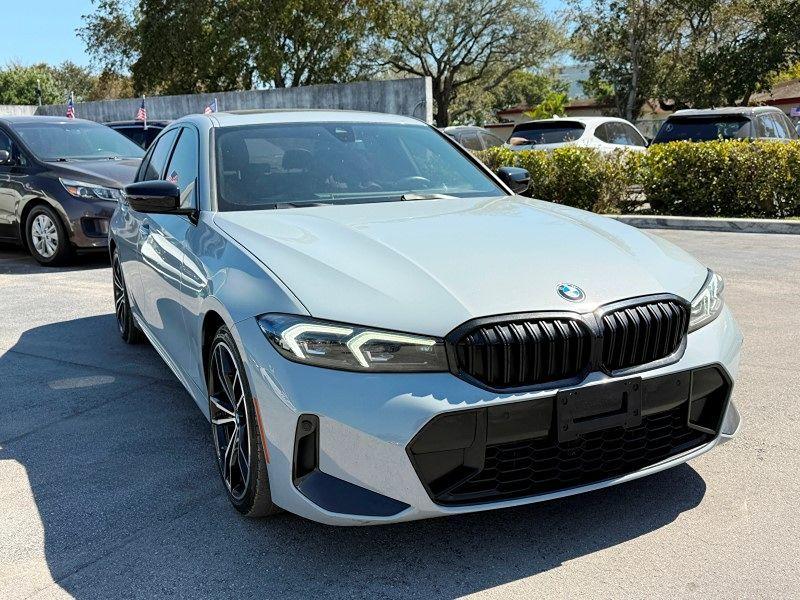 BMW 3 Series 330I Xdrive - Thumbnail 4