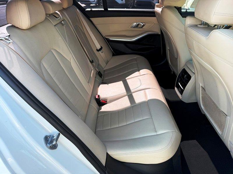 BMW 3 Series 330I - Thumbnail 16