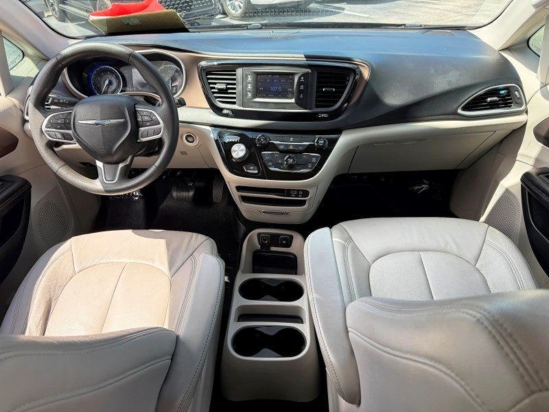 Chrysler Pacifica Touring - Thumbnail 19