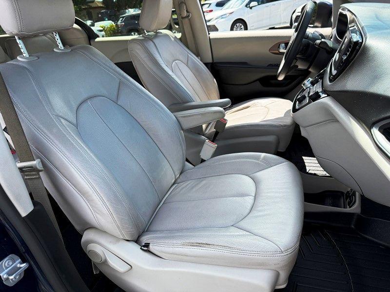 Chrysler Pacifica Touring - Thumbnail 17