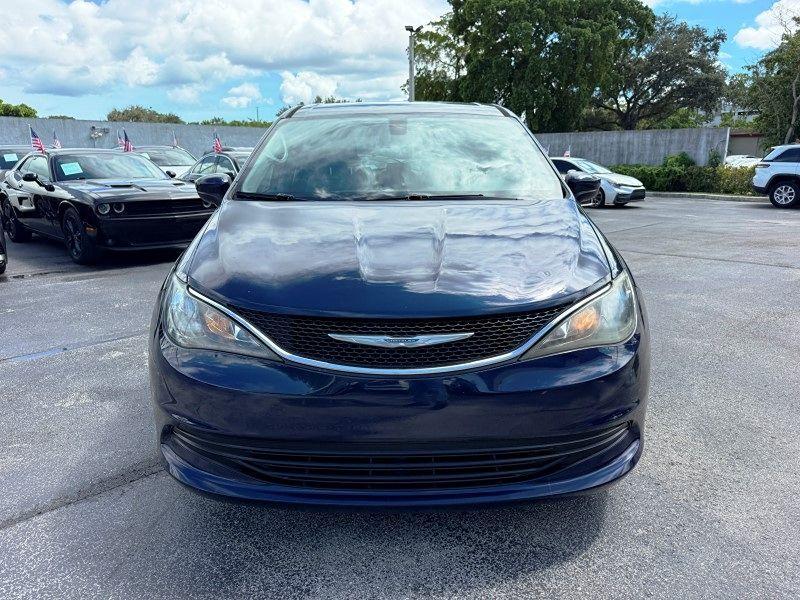 Chrysler Pacifica Touring - Thumbnail 11