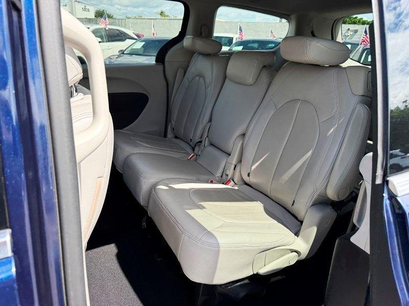 Chrysler Pacifica Touring - Thumbnail 15