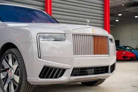 Rolls-Royce Cullinan - Thumbnail 3