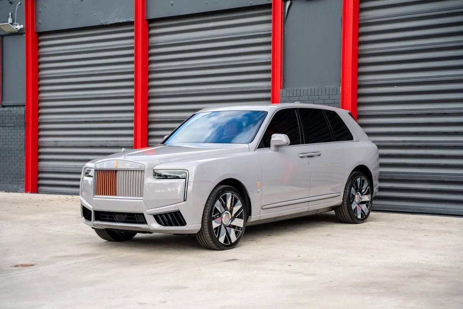 Rolls-Royce Cullinan - Thumbnail 2