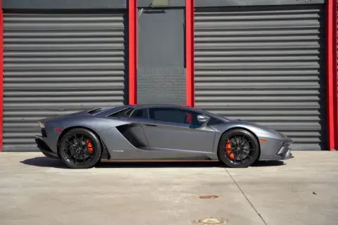 Lamborghini Aventador Lp740-4S - Thumbnail 4