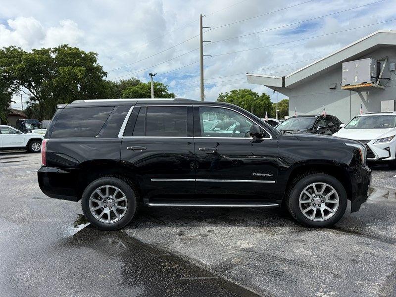 GMC Yukon Denali - Thumbnail 5