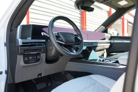 Cadillac Escalade V-Series - Thumbnail 5