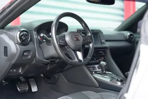 Nissan Gt-R Premium - Thumbnail 4
