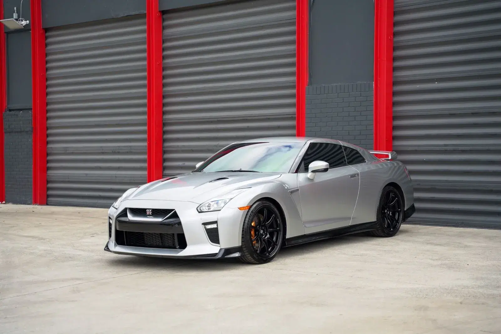 Nissan Gt-R Premium - Thumbnail 2