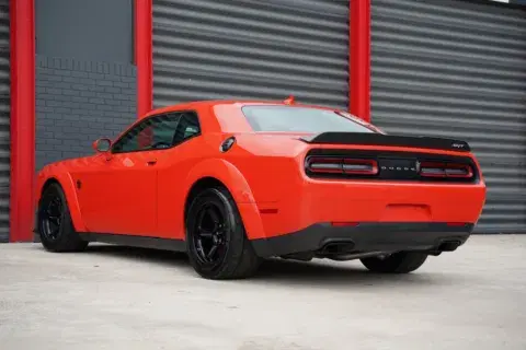 Dodge Challenger Srt - Thumbnail 6