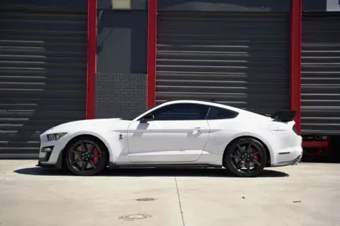 Ford Mustang Shelby Gt500 - Thumbnail 6