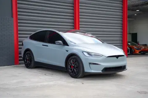 Tesla Model X Plaid - Thumbnail 6