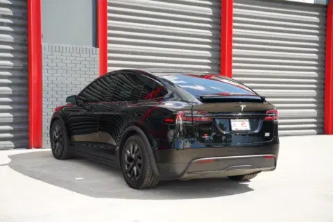 Tesla Model X Plaid - Thumbnail 6
