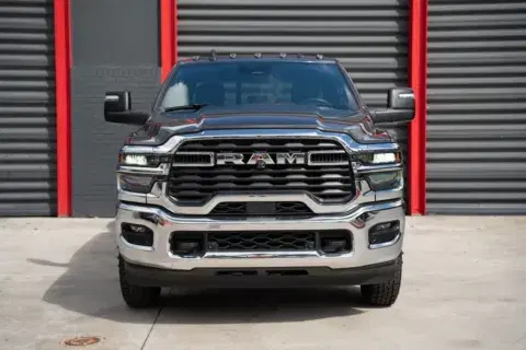 Ram 3500 Tradesman - Thumbnail 3