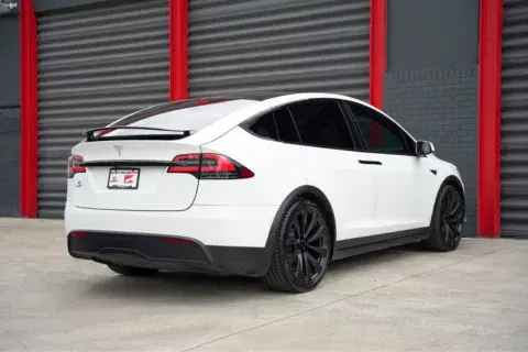 Tesla Model X - Thumbnail 5