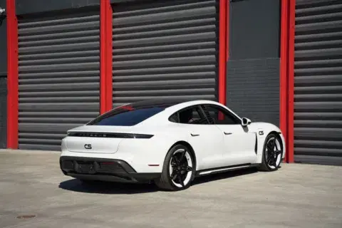 Porsche Taycan - Thumbnail 5