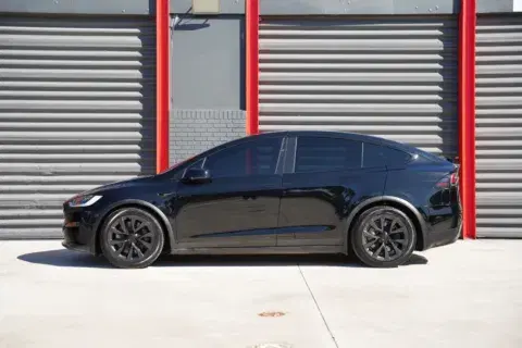 Tesla Model X Plaid - Thumbnail 3