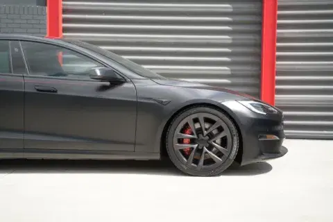 Tesla Model S Plaid - Thumbnail 5