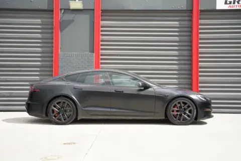 Tesla Model S Plaid - Thumbnail 6