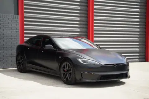 Tesla Model S Plaid - Thumbnail 4